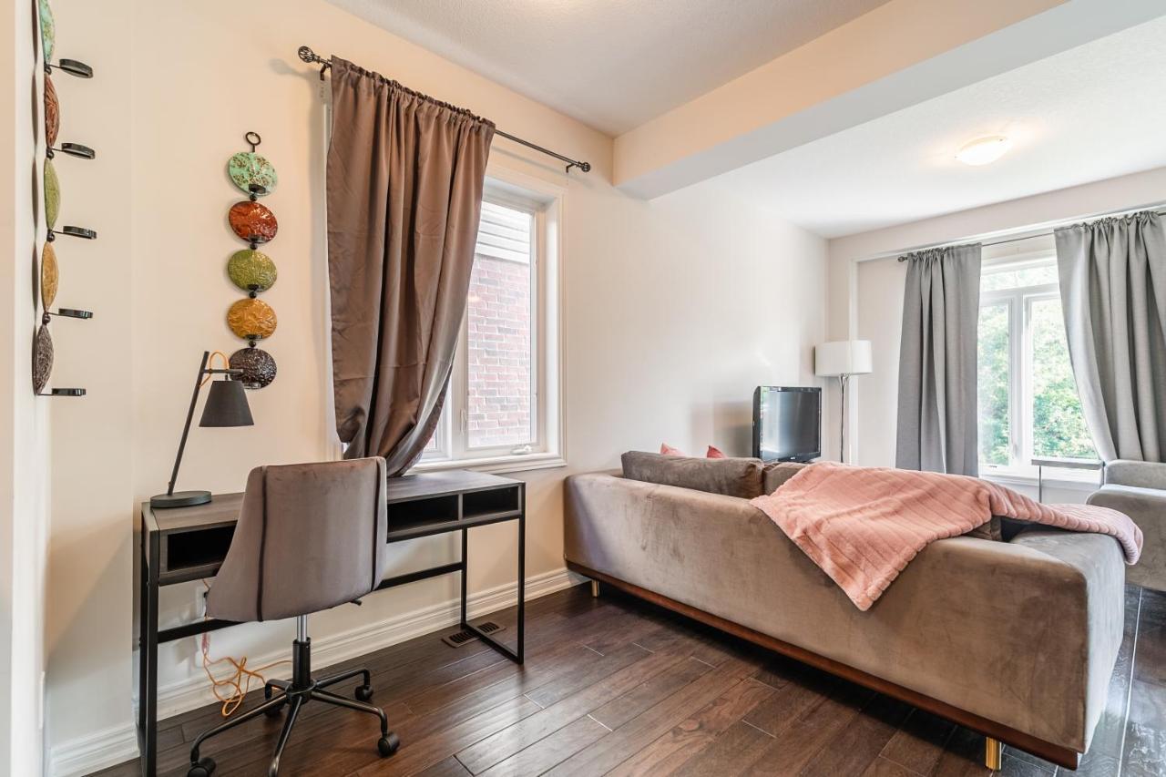 Globalstay Modern Townhomes In Lakeshore Steps To The Beach Hamilton Dış mekan fotoğraf