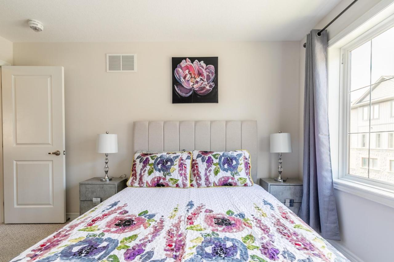 Globalstay Modern Townhomes In Lakeshore Steps To The Beach Hamilton Dış mekan fotoğraf