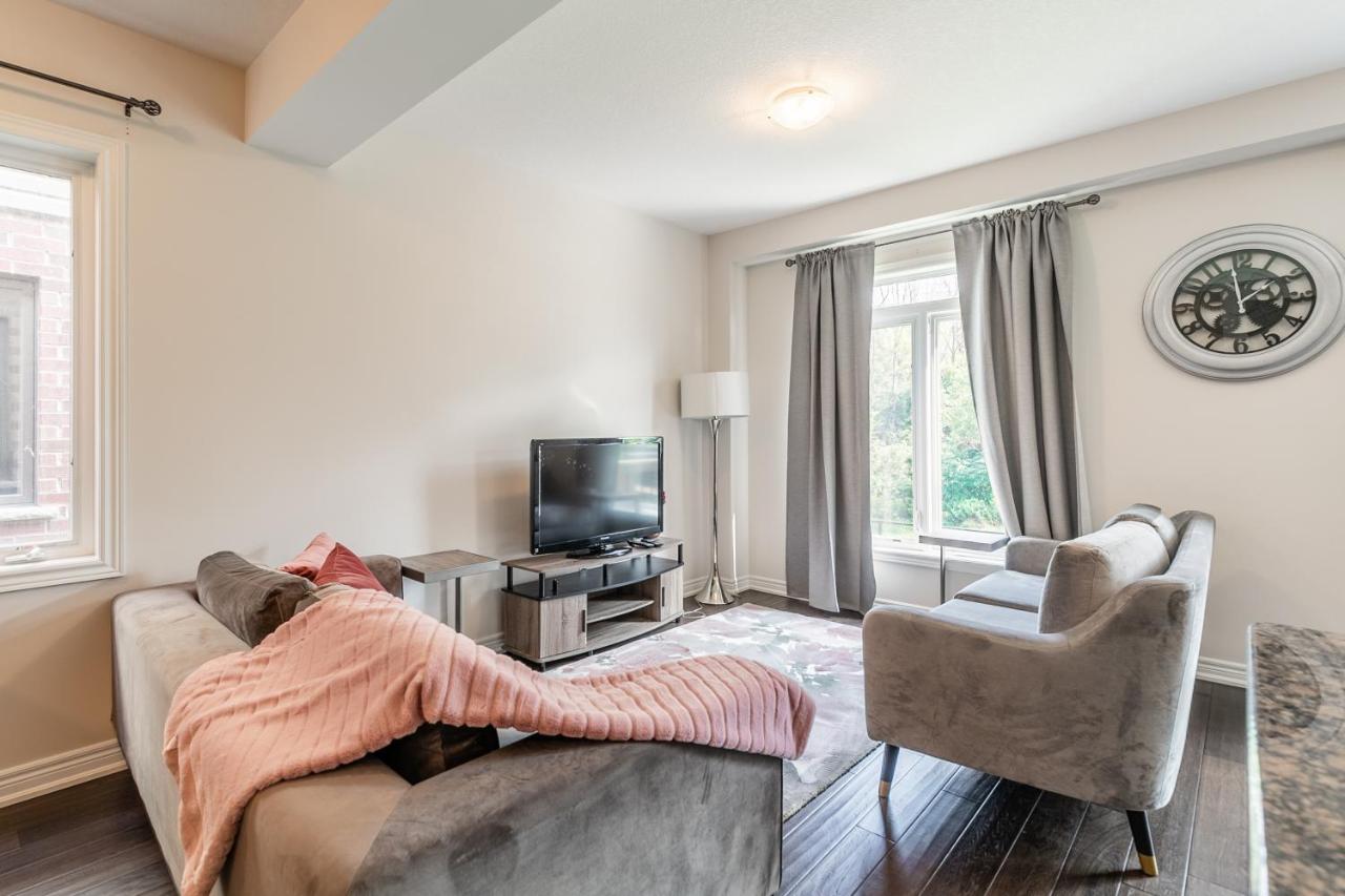 Globalstay Modern Townhomes In Lakeshore Steps To The Beach Hamilton Dış mekan fotoğraf
