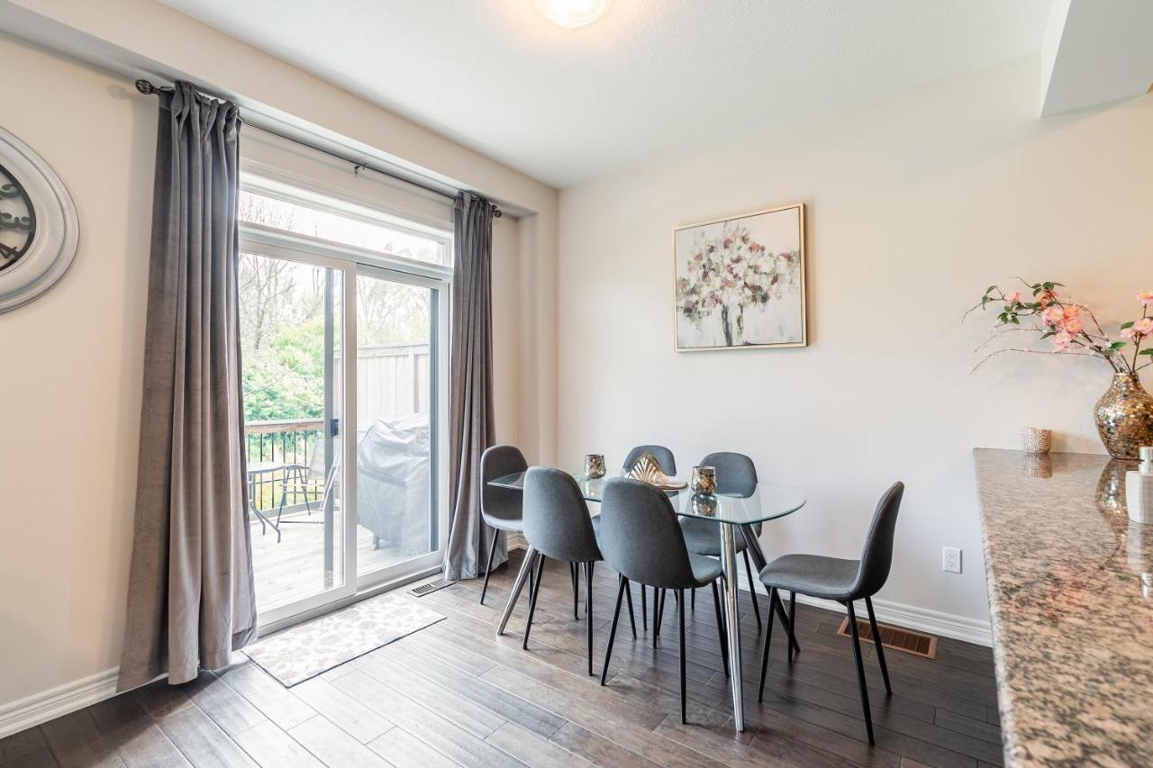 Globalstay Modern Townhomes In Lakeshore Steps To The Beach Hamilton Dış mekan fotoğraf
