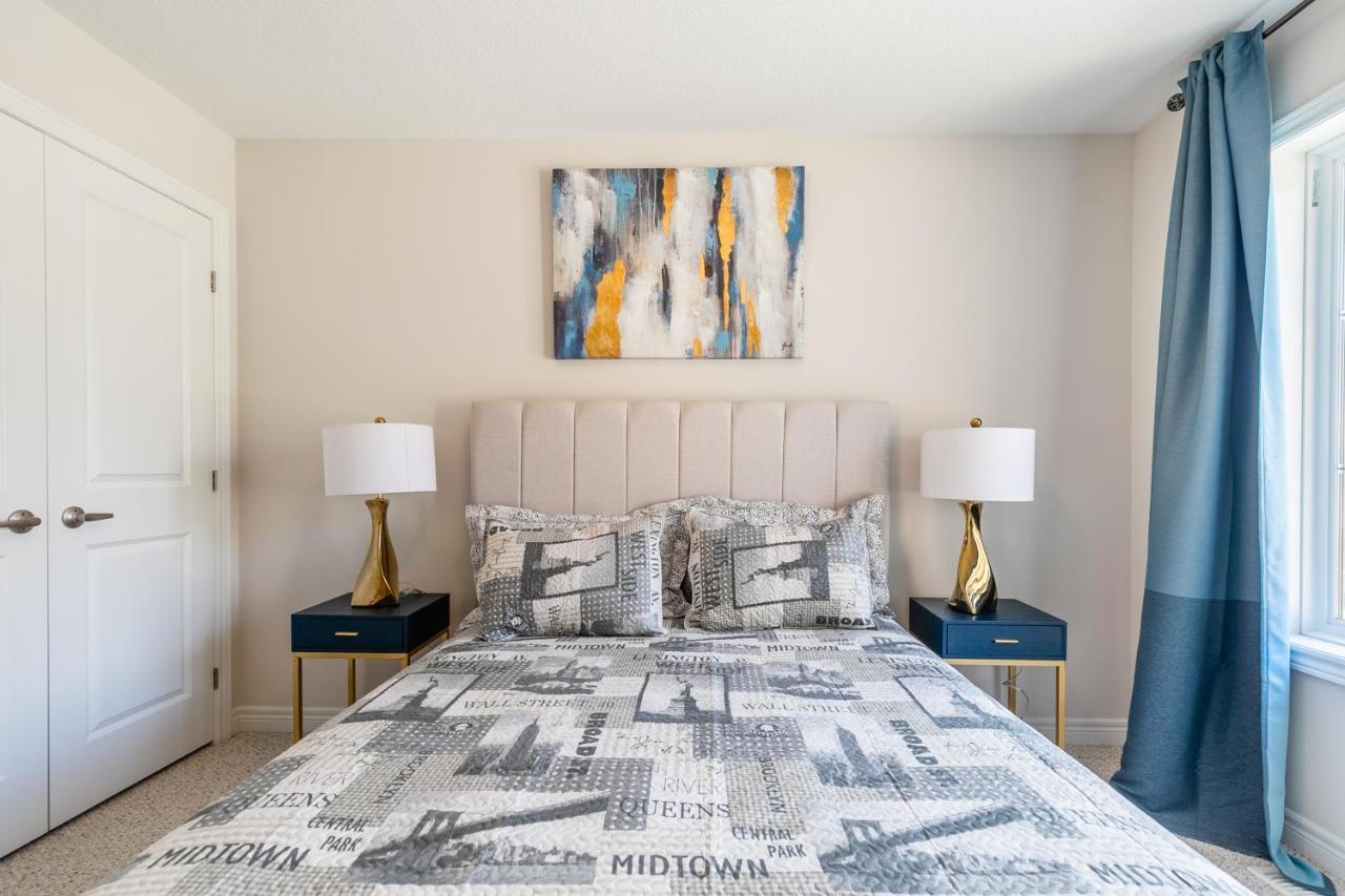 Globalstay Modern Townhomes In Lakeshore Steps To The Beach Hamilton Dış mekan fotoğraf