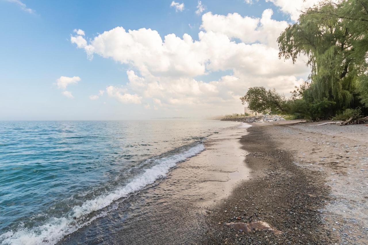 Globalstay Modern Townhomes In Lakeshore Steps To The Beach Hamilton Dış mekan fotoğraf