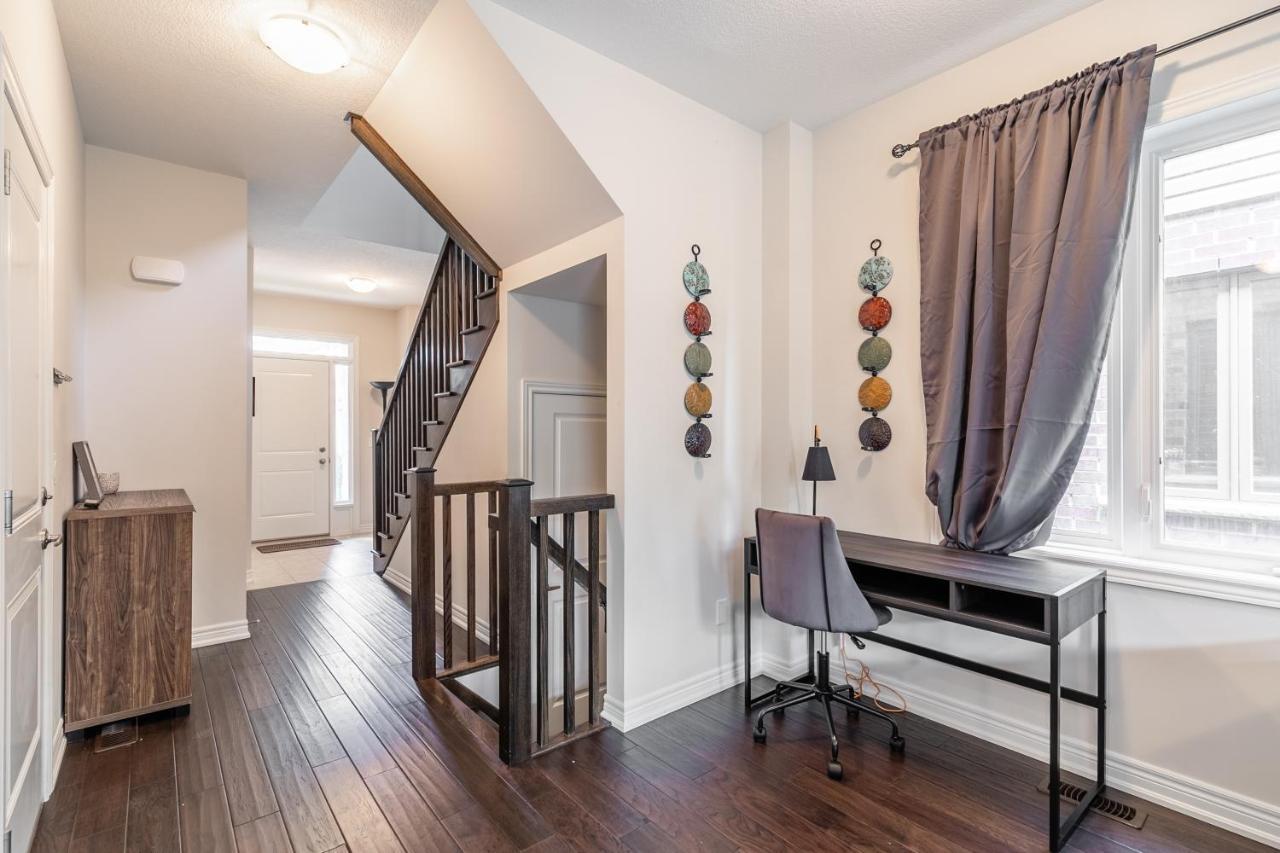 Globalstay Modern Townhomes In Lakeshore Steps To The Beach Hamilton Dış mekan fotoğraf