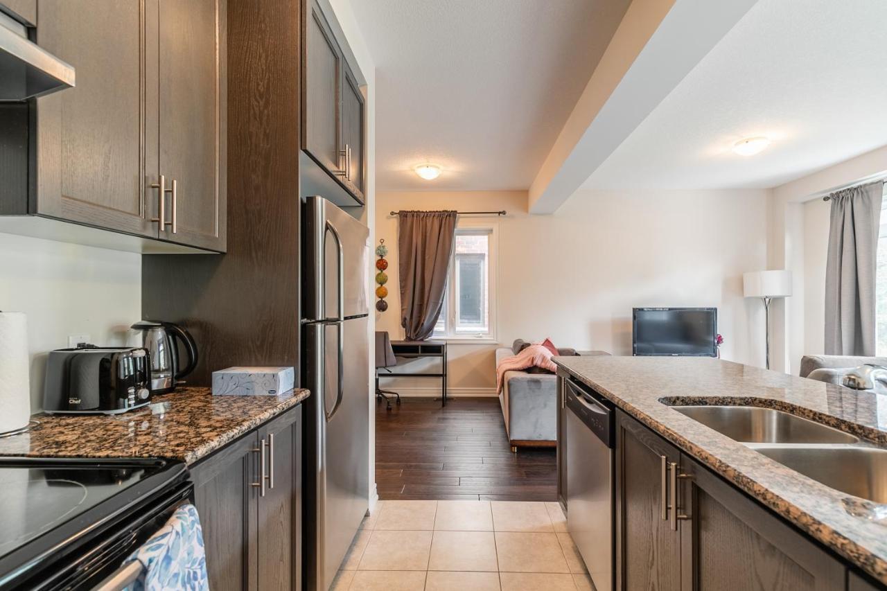 Globalstay Modern Townhomes In Lakeshore Steps To The Beach Hamilton Dış mekan fotoğraf