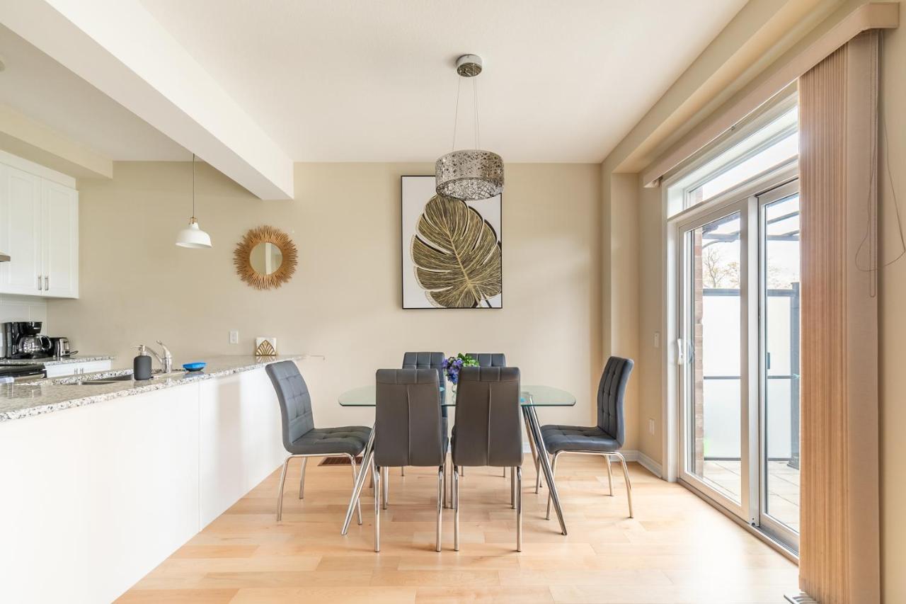 Globalstay Modern Townhomes In Lakeshore Steps To The Beach Hamilton Dış mekan fotoğraf