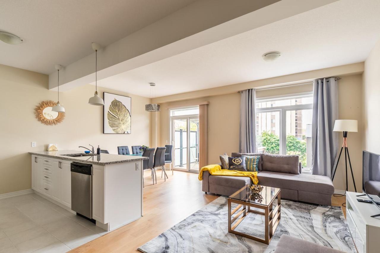 Globalstay Modern Townhomes In Lakeshore Steps To The Beach Hamilton Dış mekan fotoğraf