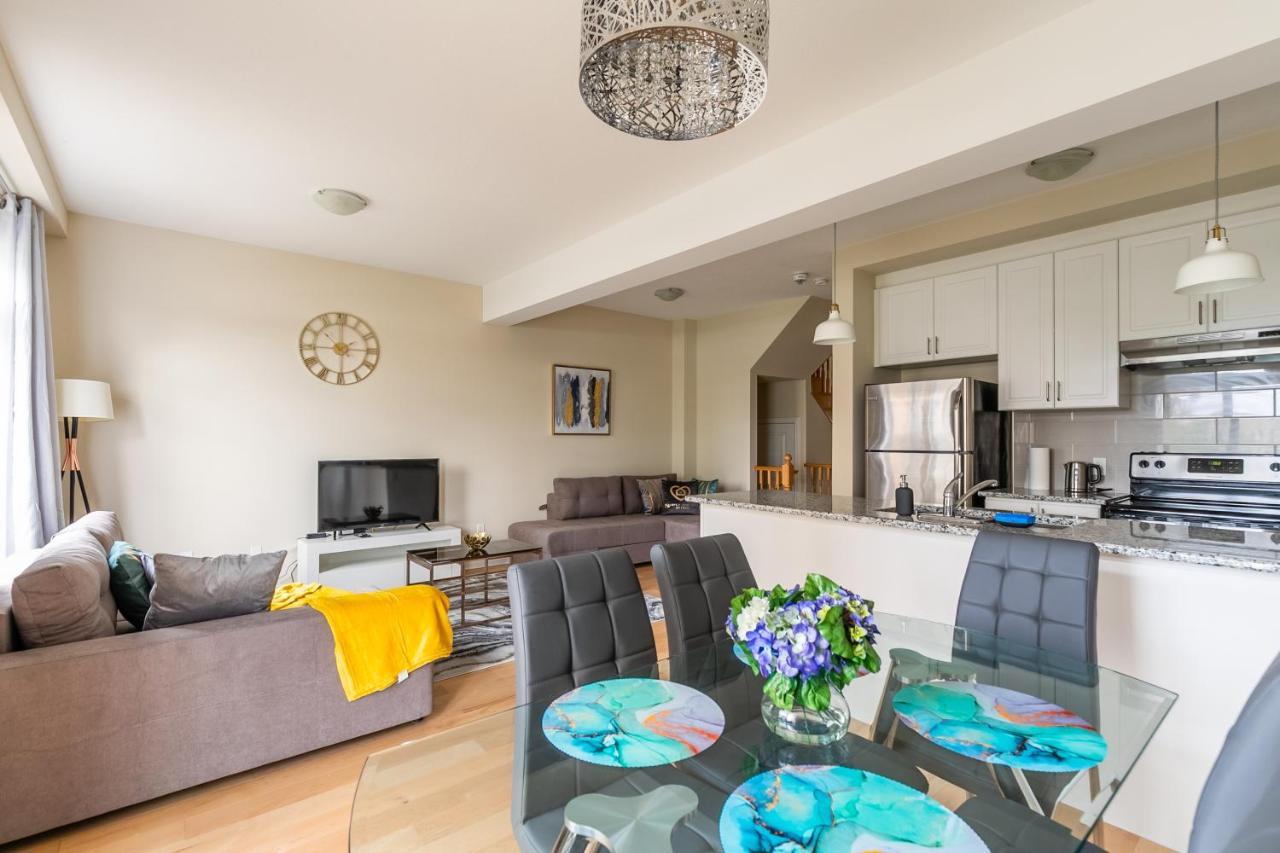 Globalstay Modern Townhomes In Lakeshore Steps To The Beach Hamilton Dış mekan fotoğraf