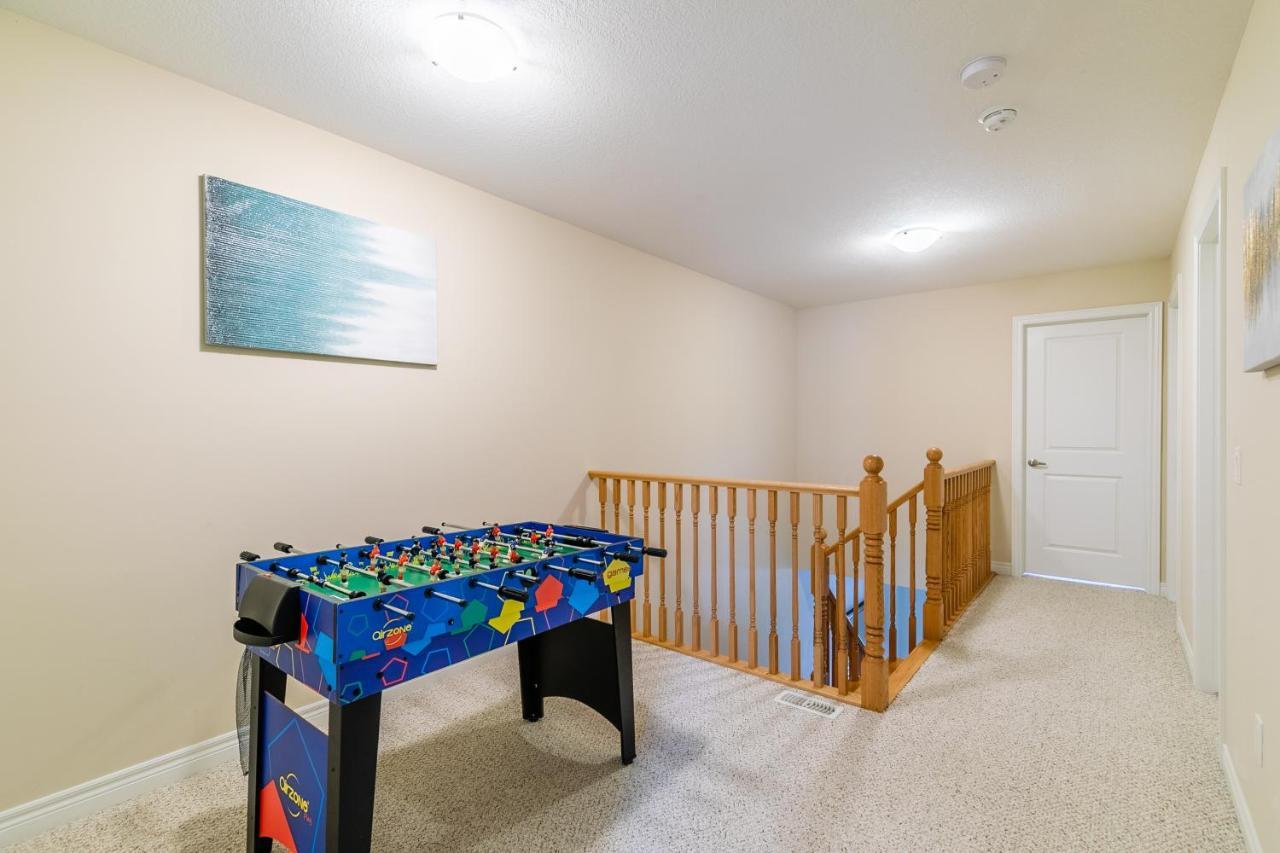 Globalstay Modern Townhomes In Lakeshore Steps To The Beach Hamilton Dış mekan fotoğraf