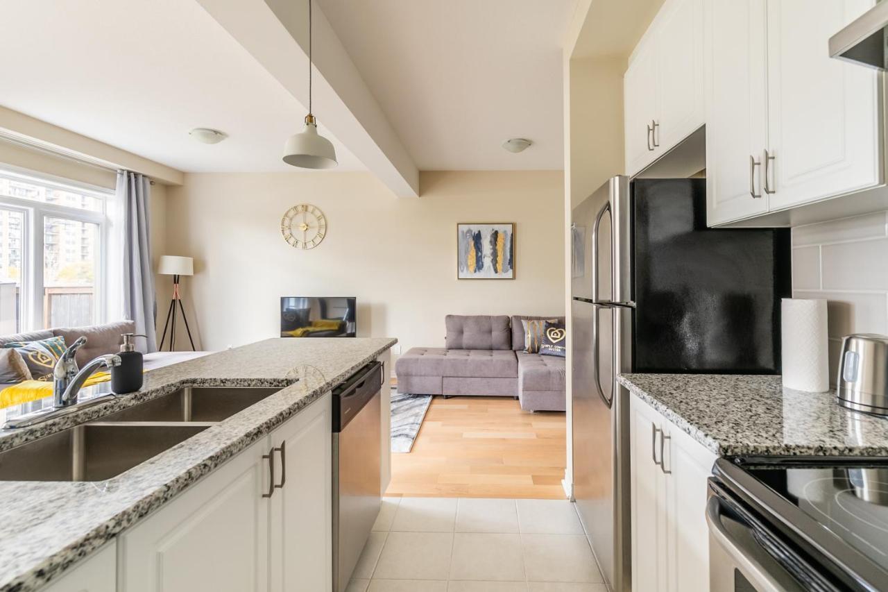 Globalstay Modern Townhomes In Lakeshore Steps To The Beach Hamilton Dış mekan fotoğraf
