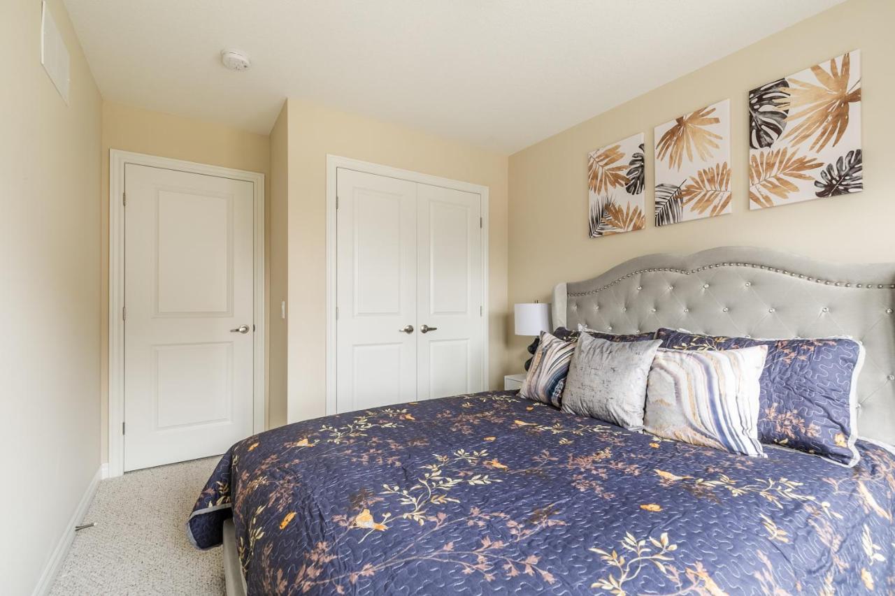 Globalstay Modern Townhomes In Lakeshore Steps To The Beach Hamilton Dış mekan fotoğraf