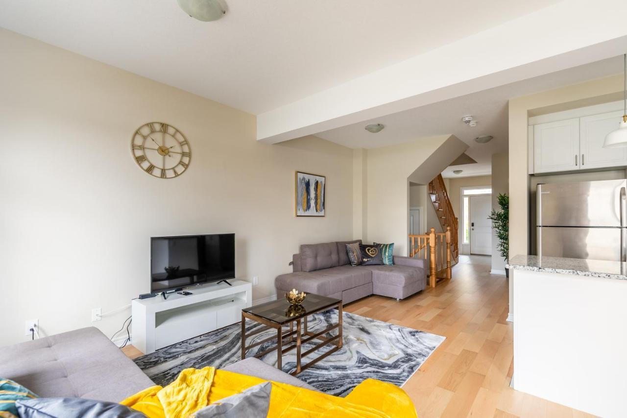 Globalstay Modern Townhomes In Lakeshore Steps To The Beach Hamilton Dış mekan fotoğraf
